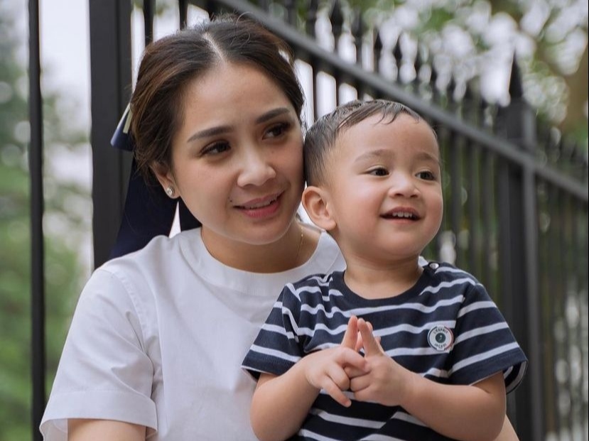 Nagita Slavina dan Putranya Rayyanza Jadi Selebriti Terfavorit Diajang Indonesia Awards 2023