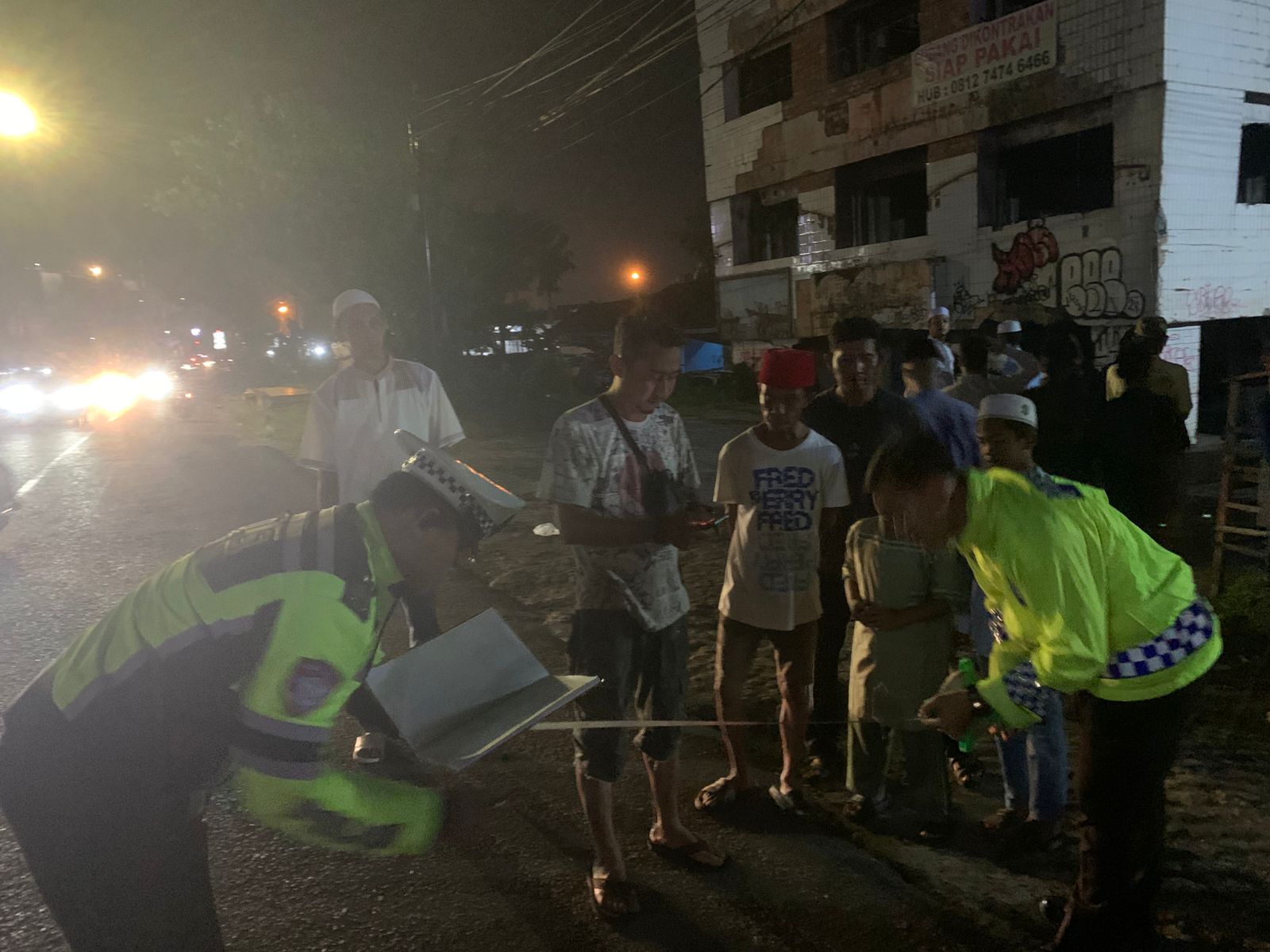 Dua Remaja Tergeletak di Jalan Usai Bersenggolan dengan Mobil, Korban Tabrak Lari