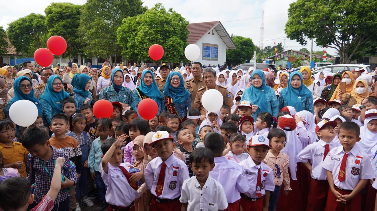 Langkah Awal Menuju Masa Depan Cerah: MPLS Mengantar Siswa Baru Menjelajahi Sekolah