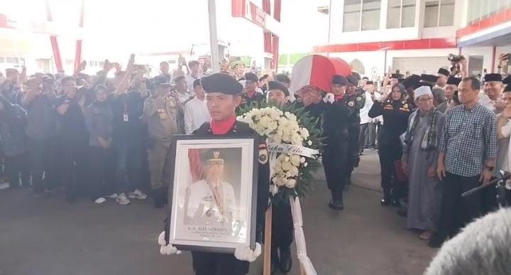 Pemakaman Mantan Gubernur Alex Noerdin Dilepas Upacara Kedinasan, Dodi Reza Alex Sampaikan Maaf