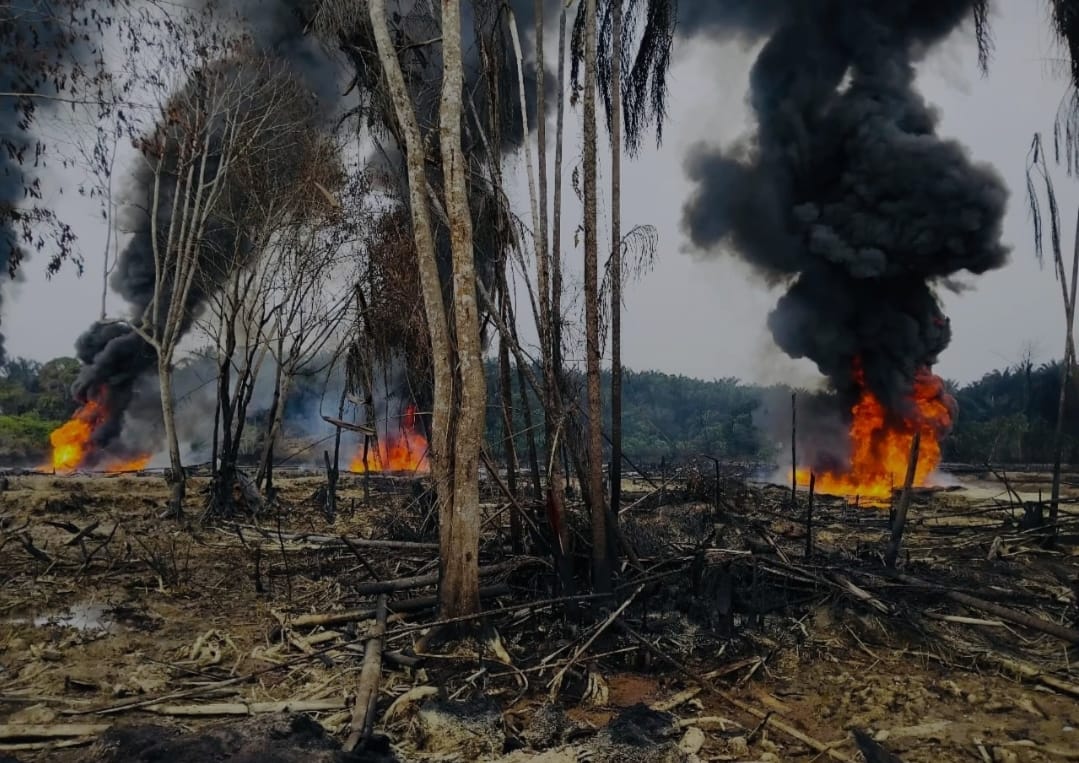  Pipa Penutup Dirusak, 3 Sumur Minyak Ilegal di Sungai Lilin Muba Kembali Terbakar, 3 Warga Ditangkap