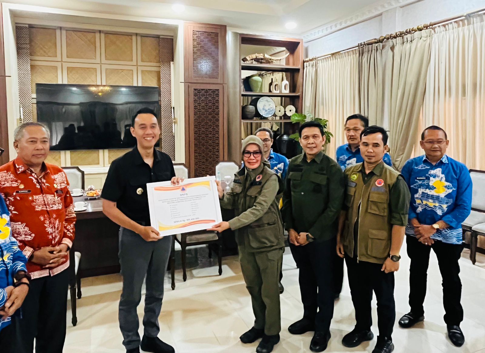 Bupati OKI Terima Bantuan Darurat Banjir Senilai Rp395,4 Juta dari BNPB RI