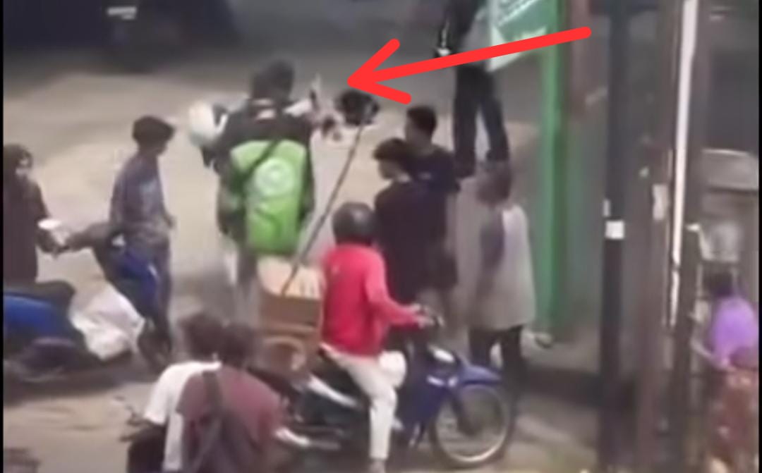 Seram! Diduga Pelaku Perampokan Pakai Pistol Beraksi di Palembang, Pengendara Melintas Tertembak