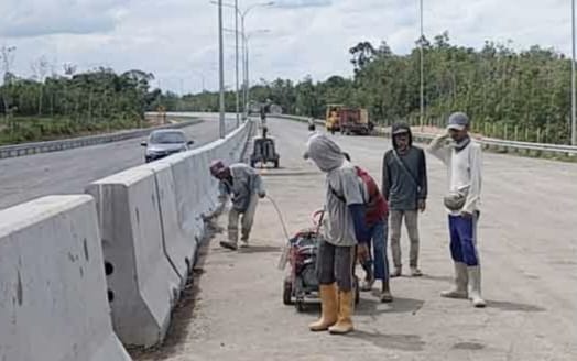 Jelang Dibuka, Tol Indralaya-Prabumulih Dipasang Rambu-Rambu Lalu Lintas