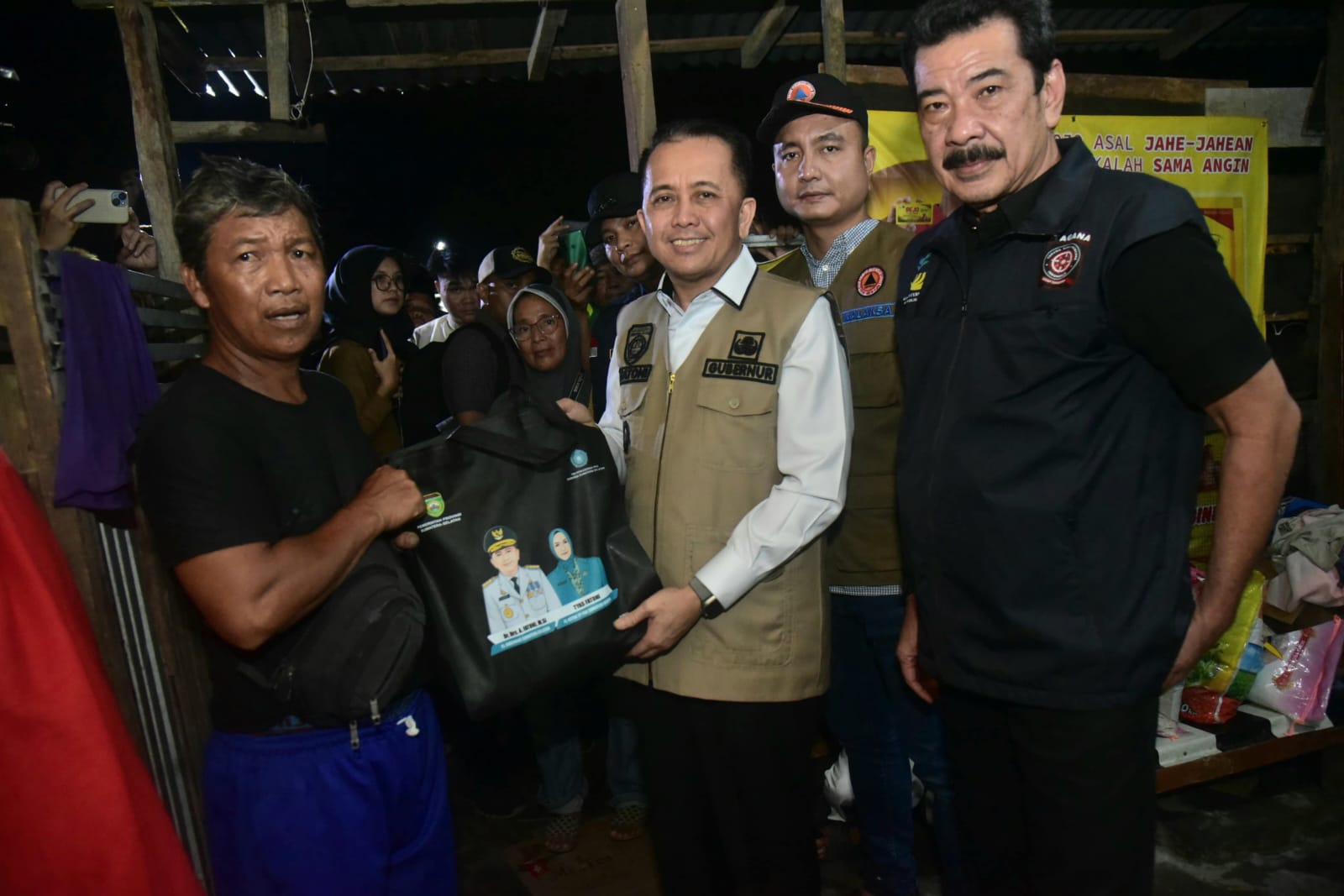Pj Gubernur Agus Fatoni Tinjau Lokasi dan Berikan Bantuan kepada Korban Kebakaran