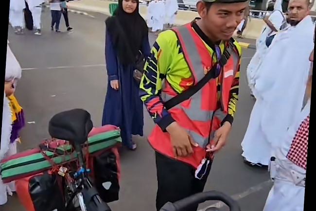 MasyaAllah…Pemuda Ini 8 Bulan Tempuh Perjalanan Bersepeda ke Masjidil Haram, Lebih Cepat dari Antrian Haji 