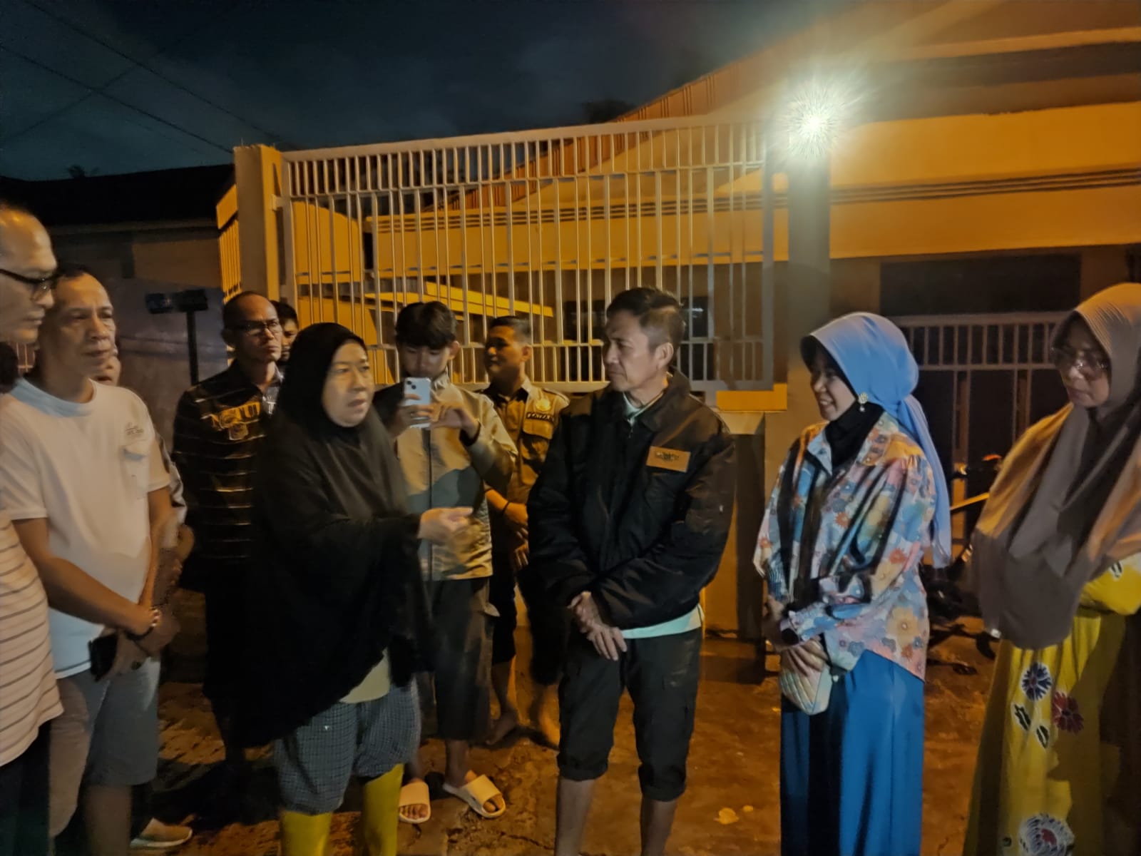 Pulang dari Mudik, Ratu Dewa Langsung Tinjau Titik Banjir di Palembang