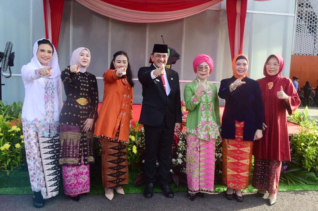 Sekda Sumsel Edward Candra Pimpin Apel Gabungan Peringatan Hari Kartini 2026