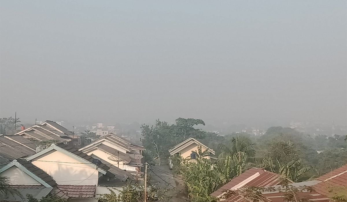 Dikepung Kabut Asap, Kondisi Udara Kota Muara Enim Tidak Sehat