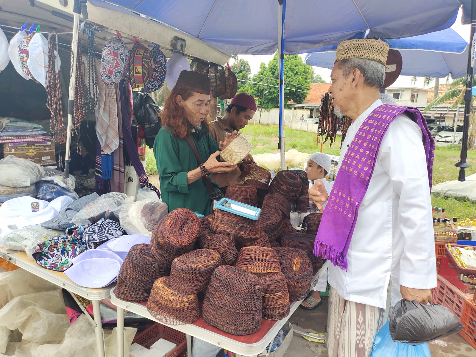 Alhamdulillah, Haul dan Ziarah Kubro Kampung Assegaf Membawa Berkah Pedagang