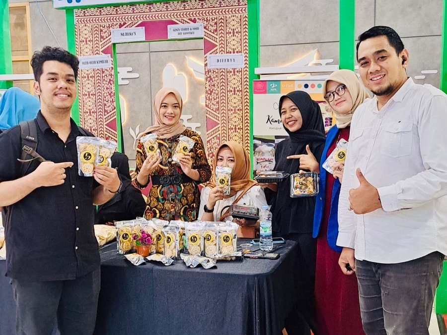 Tim Inovator Center Universitas Bina darma Ikut Open Stand Pada Kegiatan Sumatera Bisnis, Investasi dan UKM 2