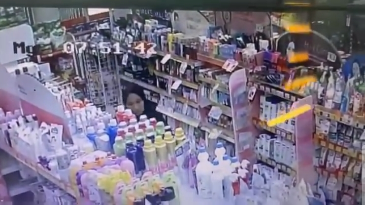 Dalam Sehari Beredar Video Aksi Pencurian Parfum di Minimarket dan HP Milik Pengunjung di Parkiran Motor
