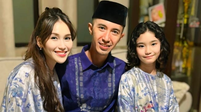 Postingan Calon Mertua Ayu Ting Ting Jadi Sorotan, Isu Batal Nikah Makin Mencuat