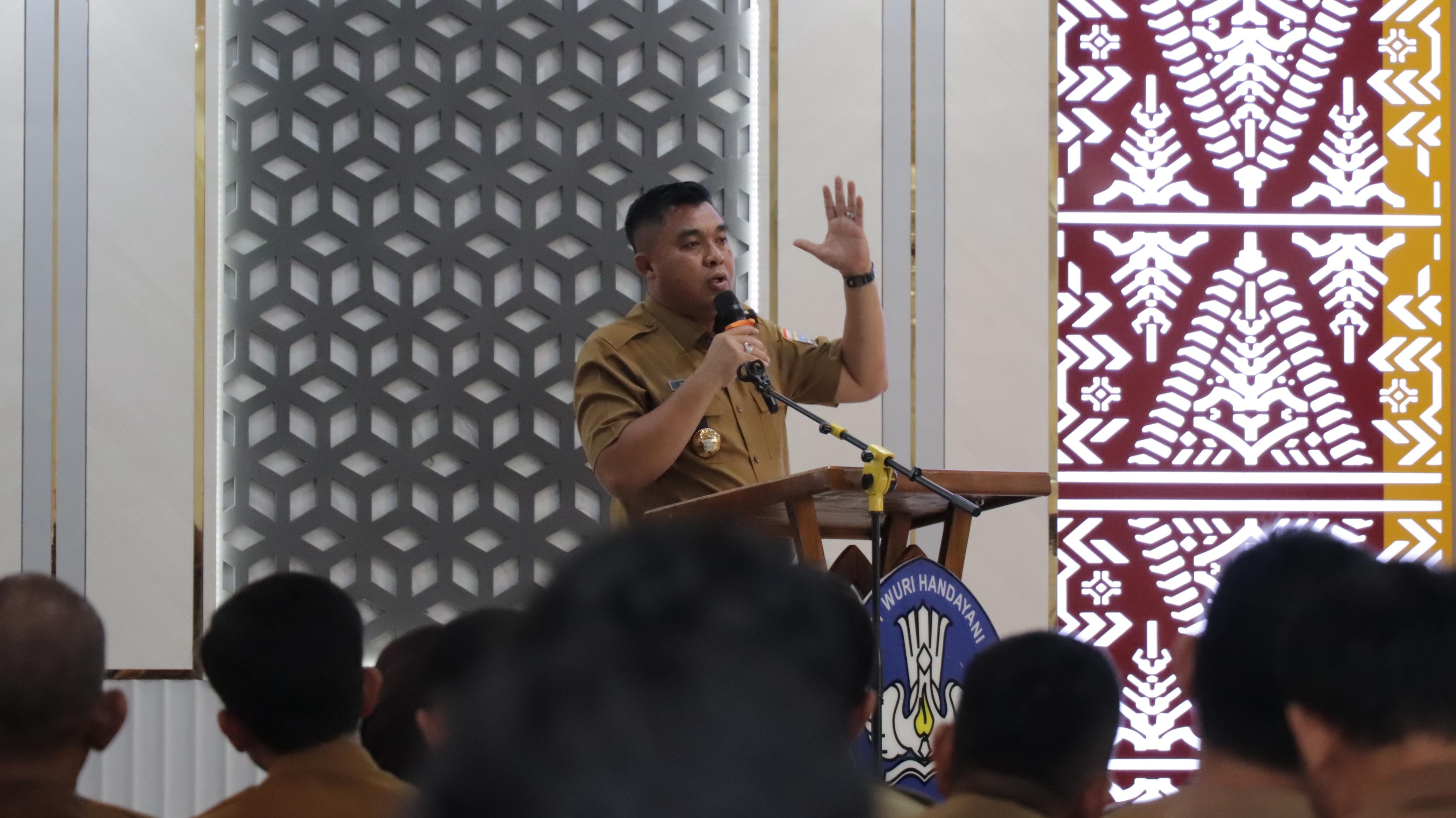 Program Palembang Cerdas, Ratu Dewa akan Bagikan Seragam Gratis untuk SD dan SMP
