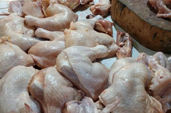 Harga Ayam Potong di Palembang Turun, Cabai Rawit Beranjak Naik