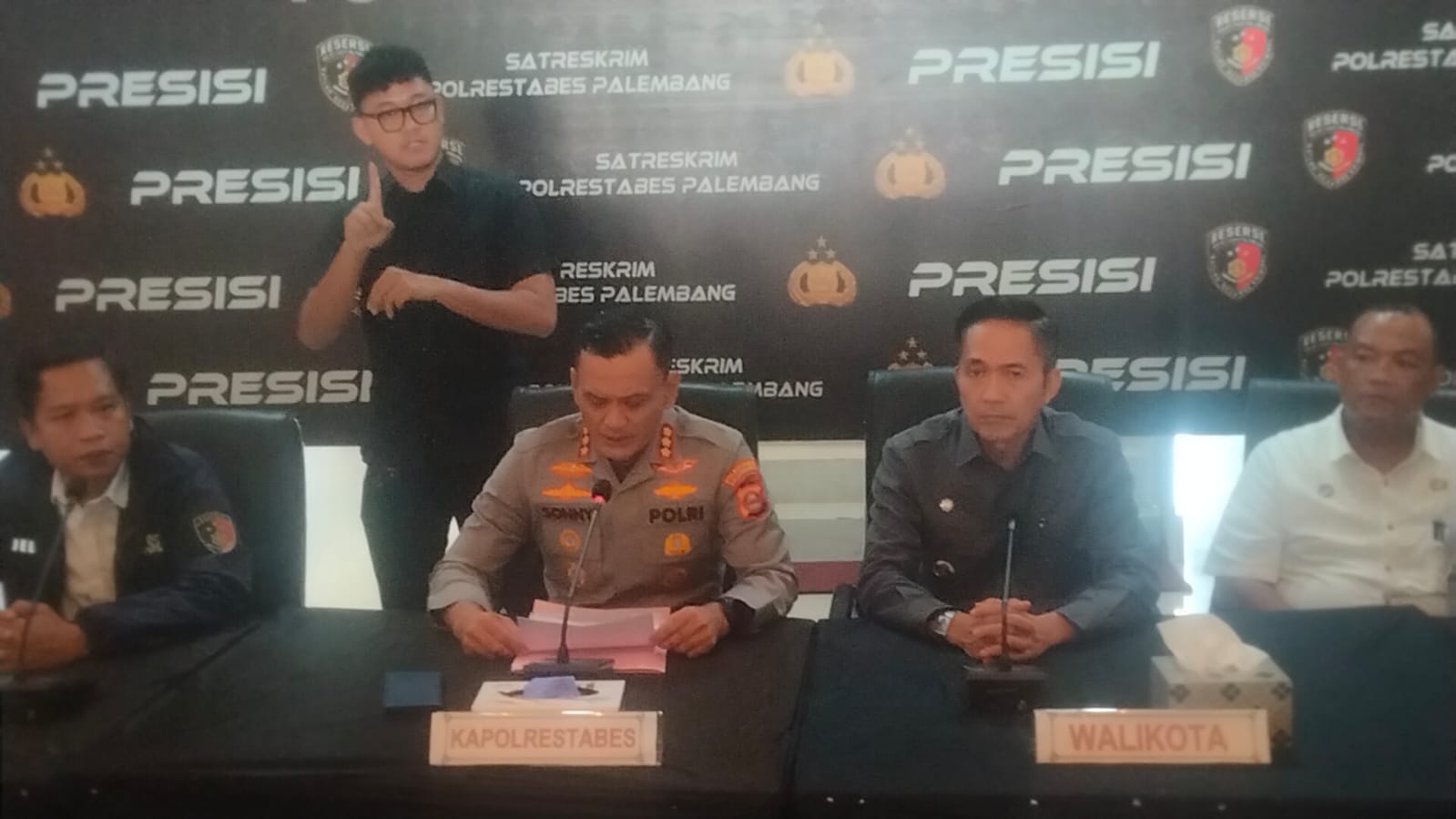 4 Pelaku ‘Vandalisme’ Rusak Mural Seniman Kota Palembang Dibekuk Polisi, Motifnya Sakit Hati Coretan Tertimpa?