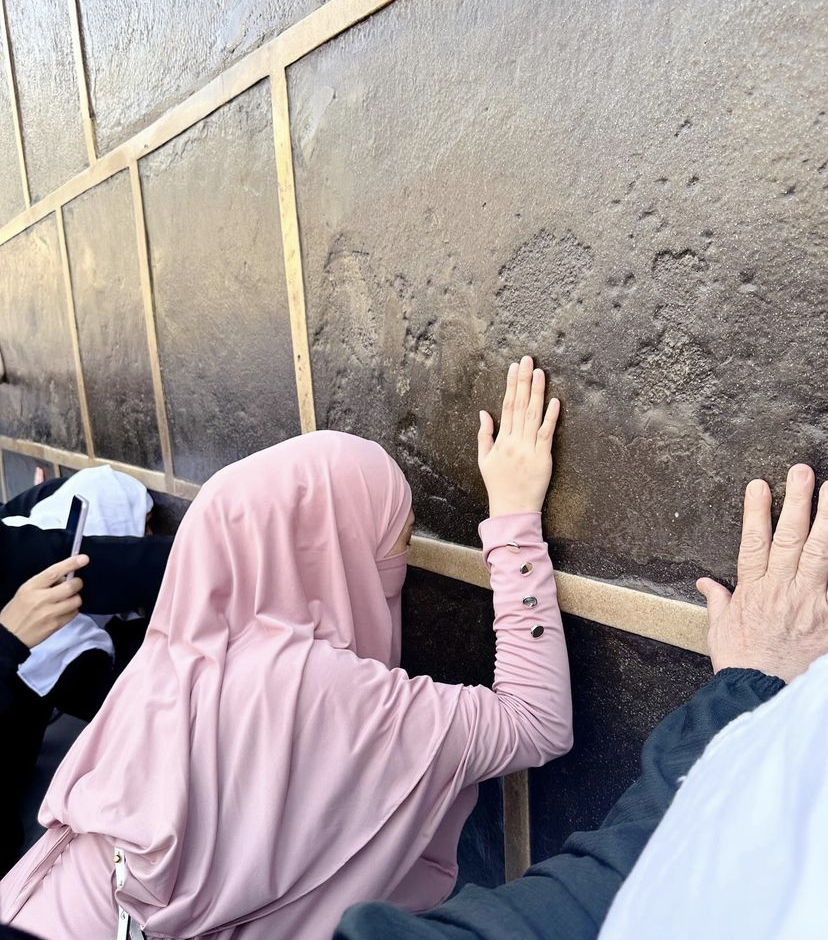 Ngadu Jalur Langit, Ria Ricis Unggah Momen Sentuh Kabah