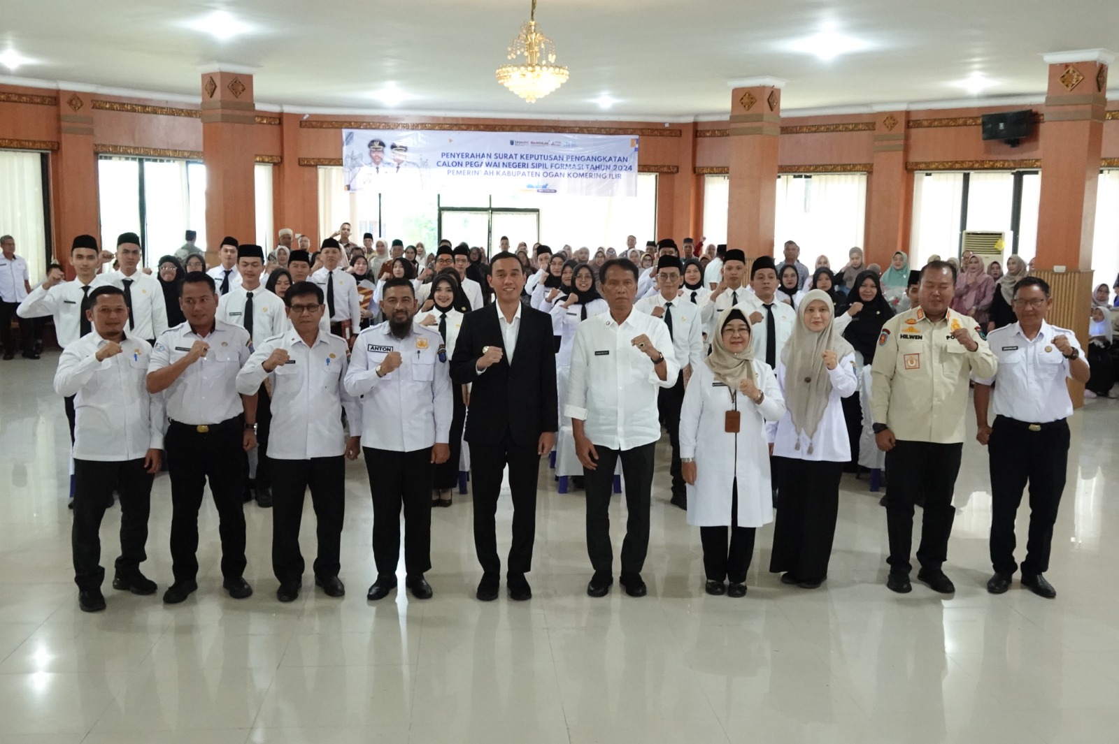 Bupati Muchendi Serahkan SK CPNS, OKI Tercepat se Sumsel