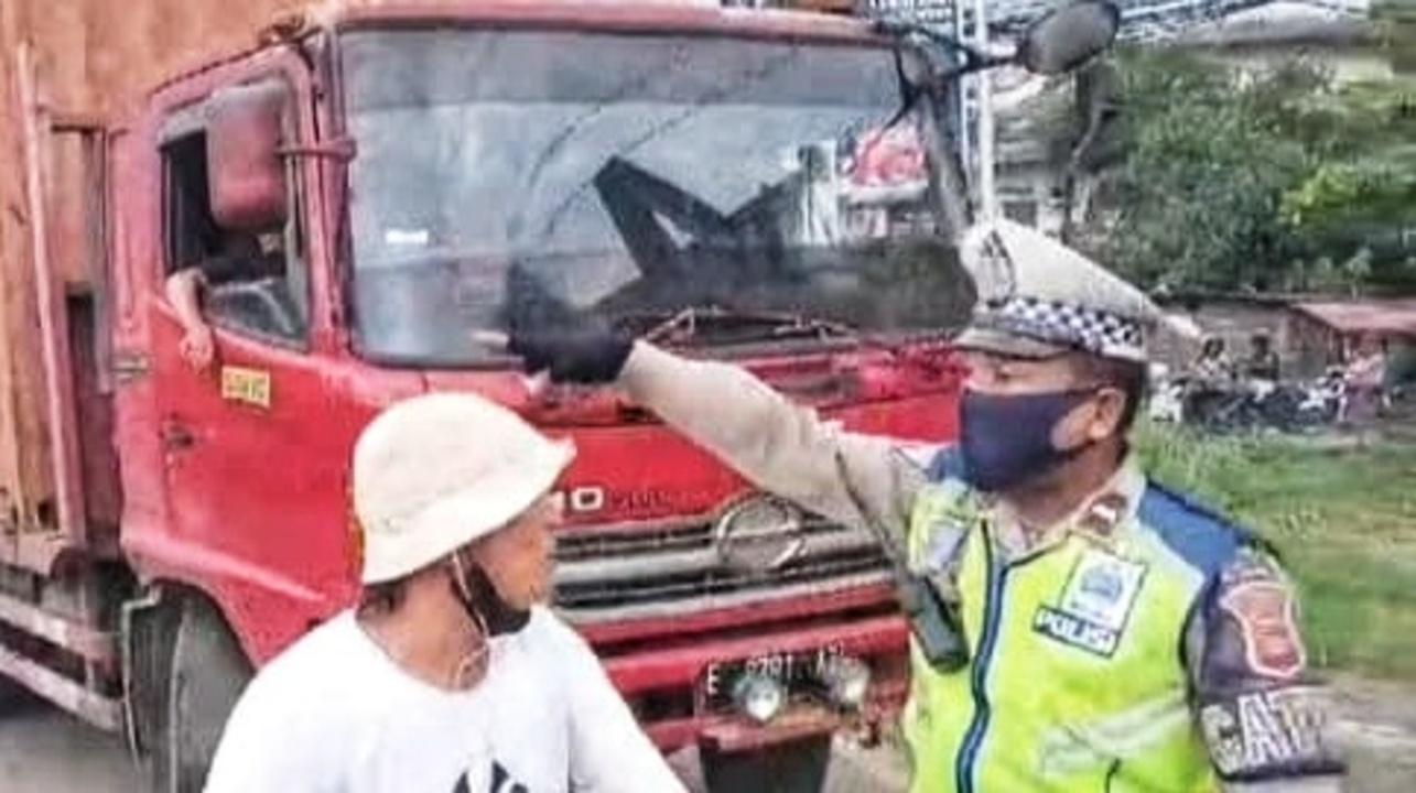 Pria Mengaku Mantan Brimob Kawal Truk Sambil Mabuk Tuak Aniaya Anggota Polantas Palembang Ditangkap