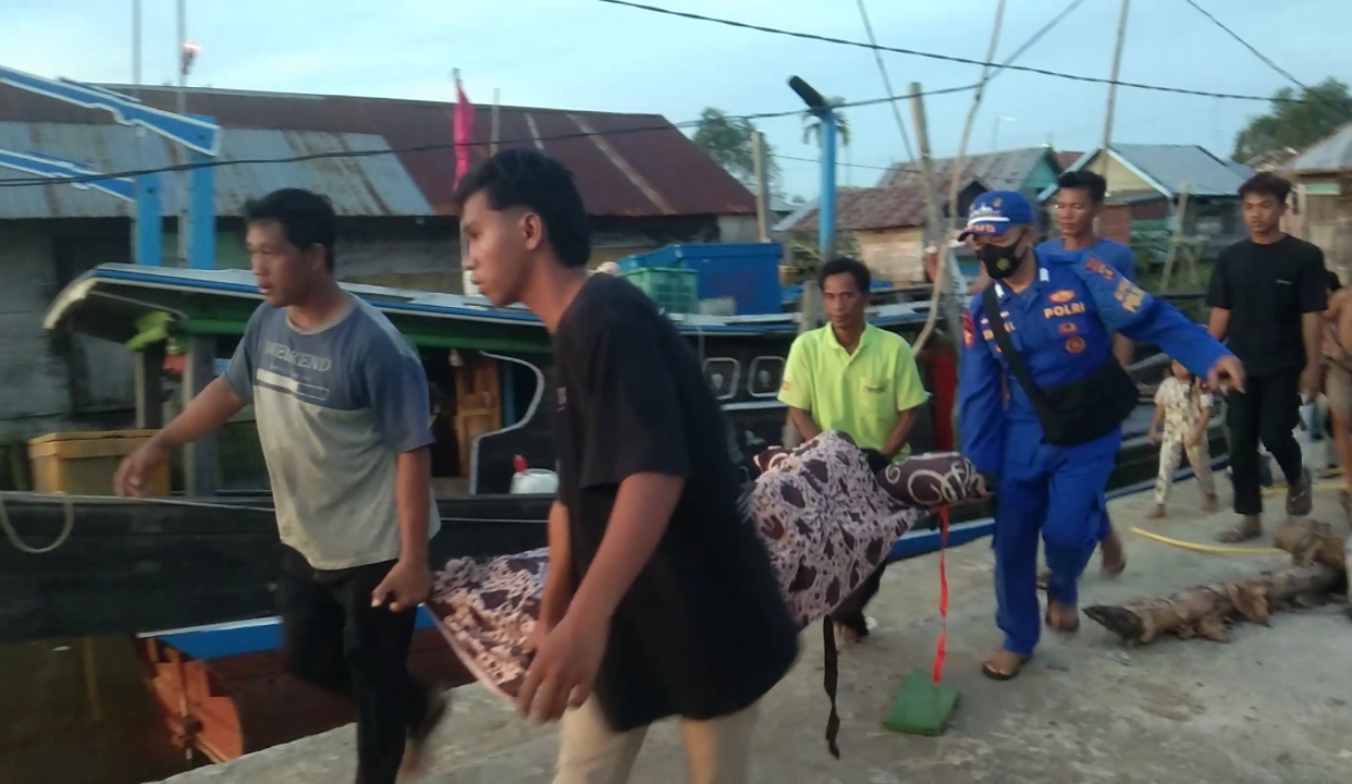 Ambulans Apung Polairud Polda Sumsel Evakuasi Warga Pesisir Upang Banyuasin Penderita Kelenjar Tiroid
