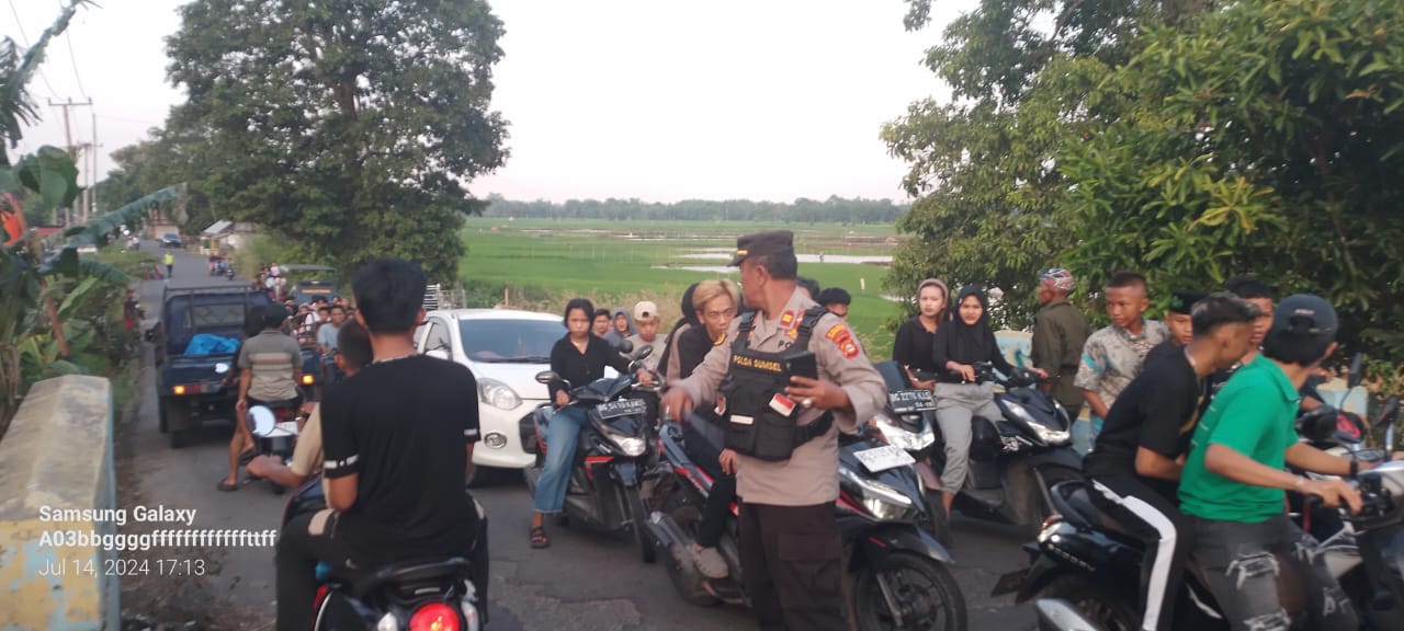 Antisipasi Tawuran di Jalan Raya Desa Terusan Menang SP Padang OKI, Polsek-Koramil Patroli Bersama 