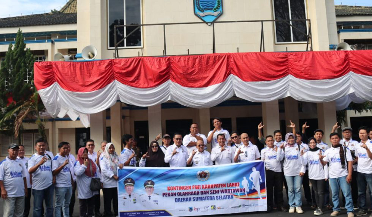 Wakil Bupati Lahat Lepas Kontingen PWI Kabupaten Lahat untuk Ikuti Porseniwada