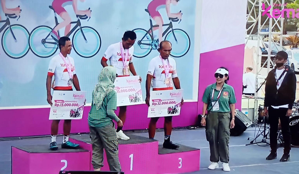 LUAR BIASA! Pelindo Cycling Team Palembang Raih Juara 3 Event Nasional Tour of Kemala Banyuwangi 