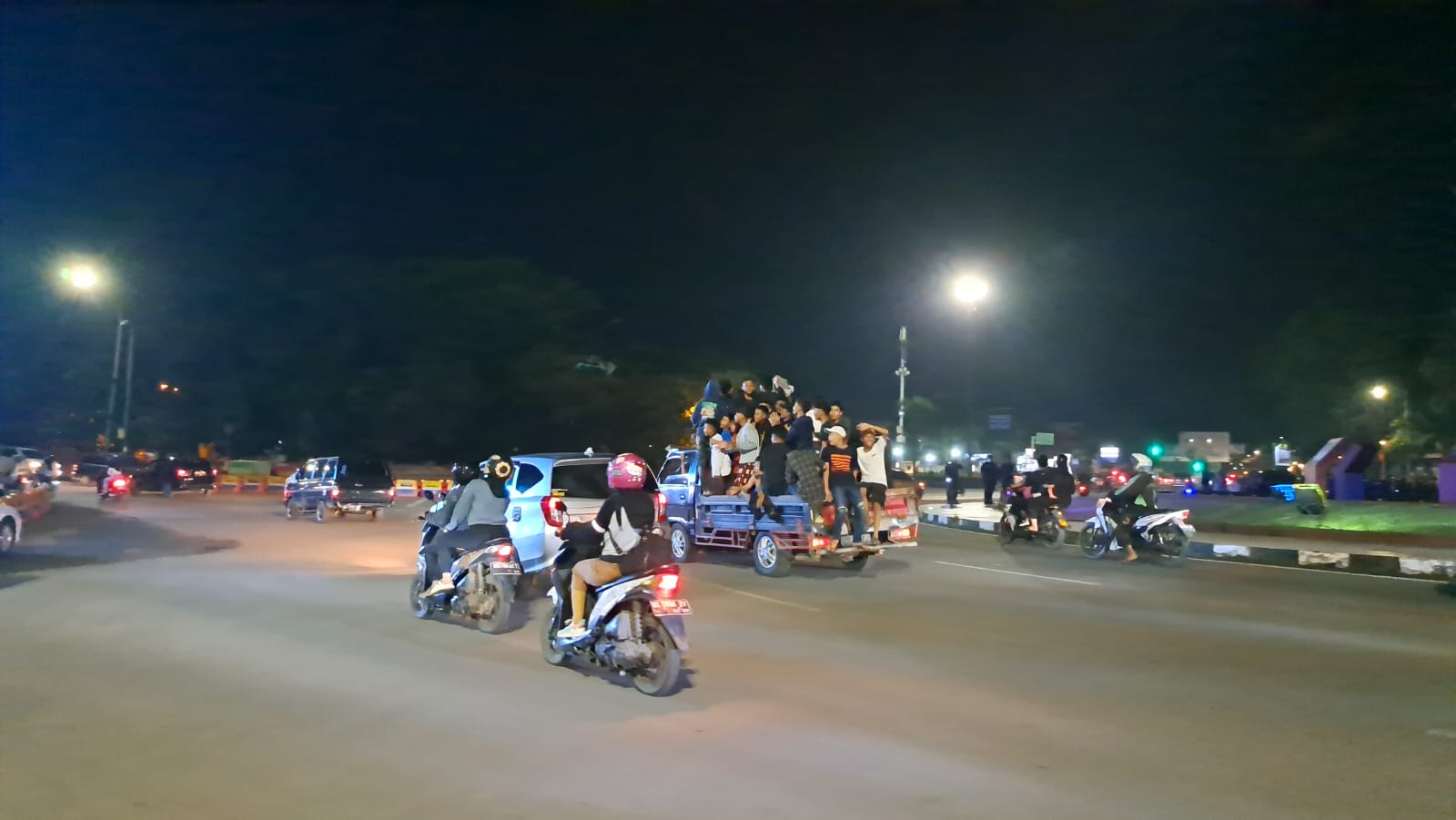 Warga Kota Palembang Takbiran Keliling Malam Idulfitri Gunakan Mobil Pickup