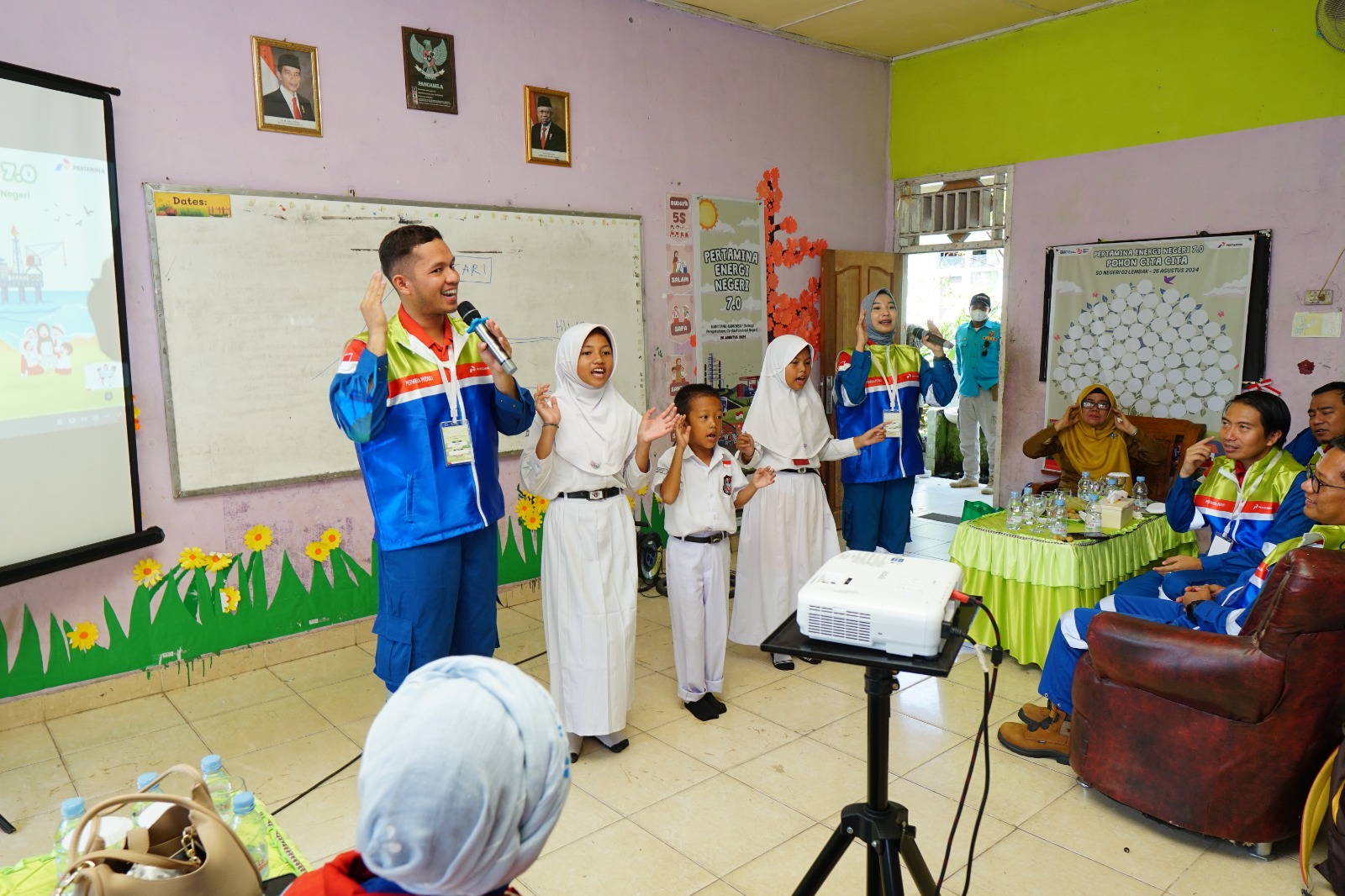 Siapkan Generasi Emas, Pertamina Energi Negeri Bangun Semangat Baru Murid SDN 2 Lembak