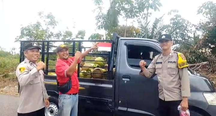 Jelang HUT ke-80 RI, Sat Intelkam Polres Ogan Ilir & Polsek Rantau Alai Gelar Aksi Pemasangan Bendera