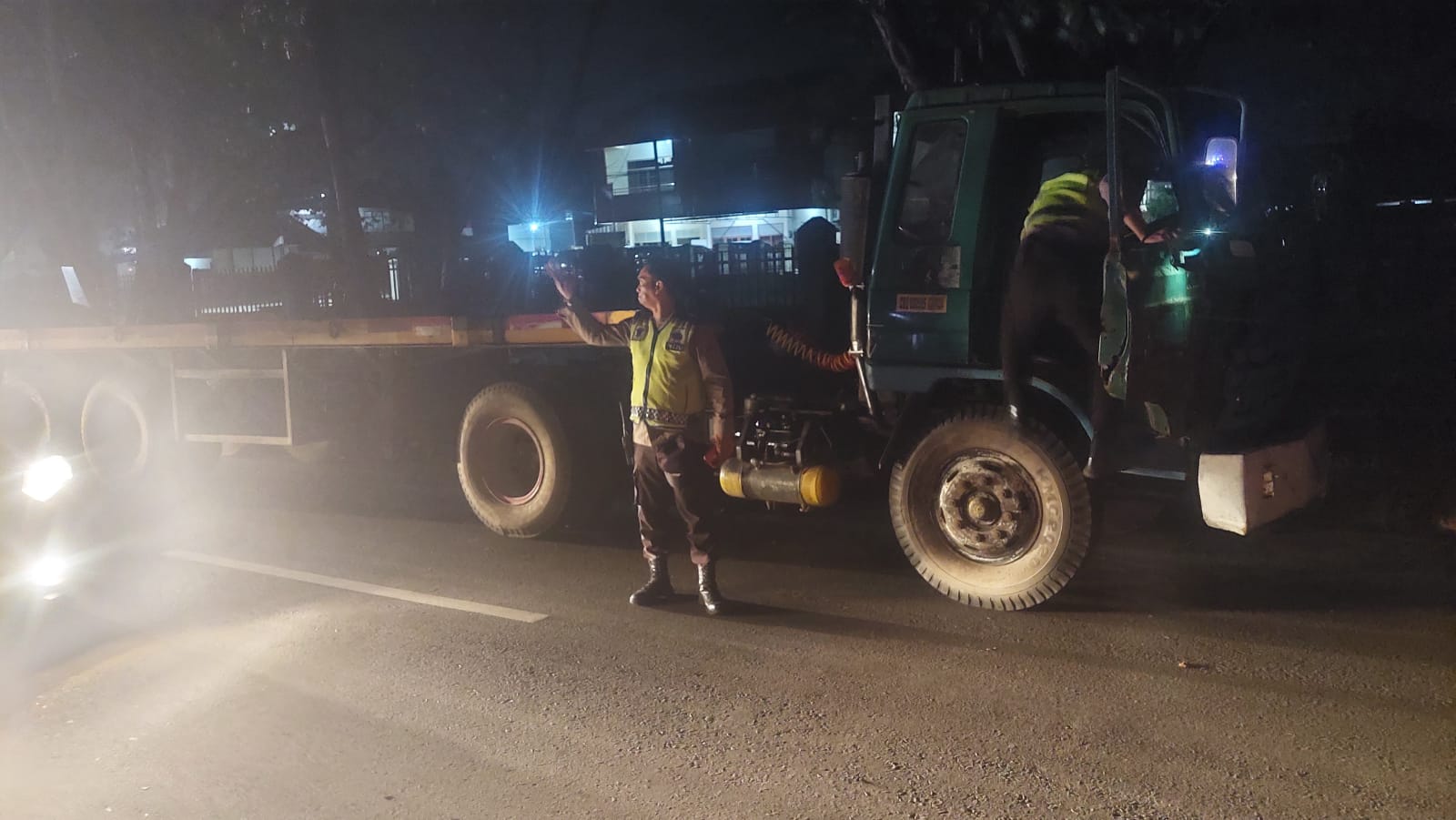 Polisi Buru Sopir Fuso yang Tewaskan Wanita Pengendara Motor di Palembang