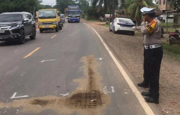 Truk Rem Blong Tabrak Motor di Jalintim Sembawa Banyuasin, Pengendara Tewas di Tempat