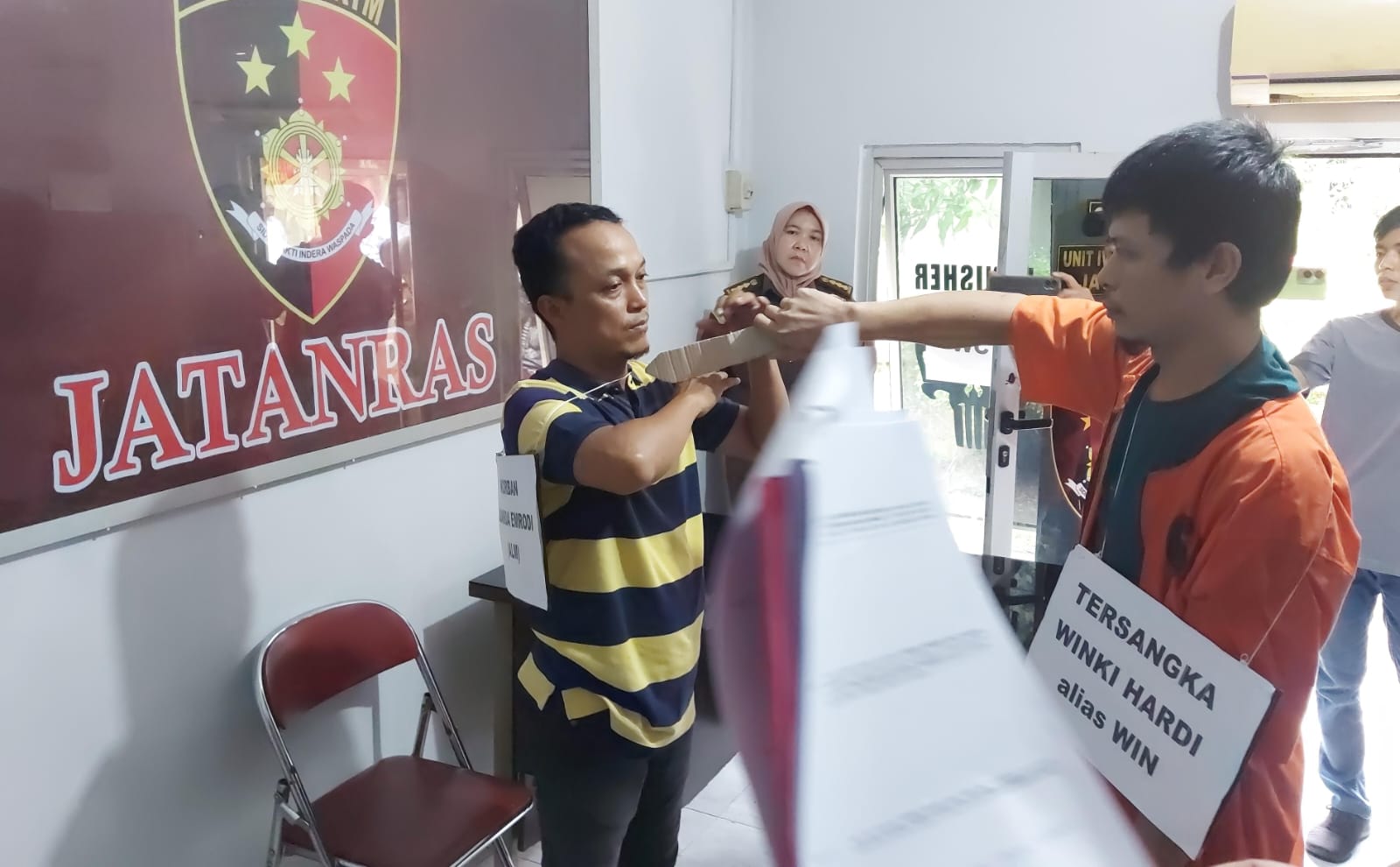 Jatanras Gelar Rekontruksi Pembunuhan Petani di Empat Lawang,  3 Tusukan Pisau Tewaskan Korban di Warung Bakso