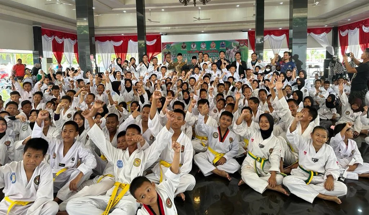 228 Taekwondoin Muba Ikuti Ujian Kenaikan Tingkat di Pendopoan GBSS, Pj Bupati Apriyadi Beri Semangat