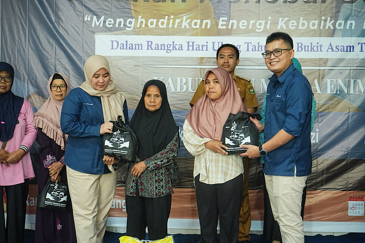 Sambut HUT ke-45, PTBA Kolaborasikan Bantuan Pangan dan Edukasi Gizi Pola Makan Sehat