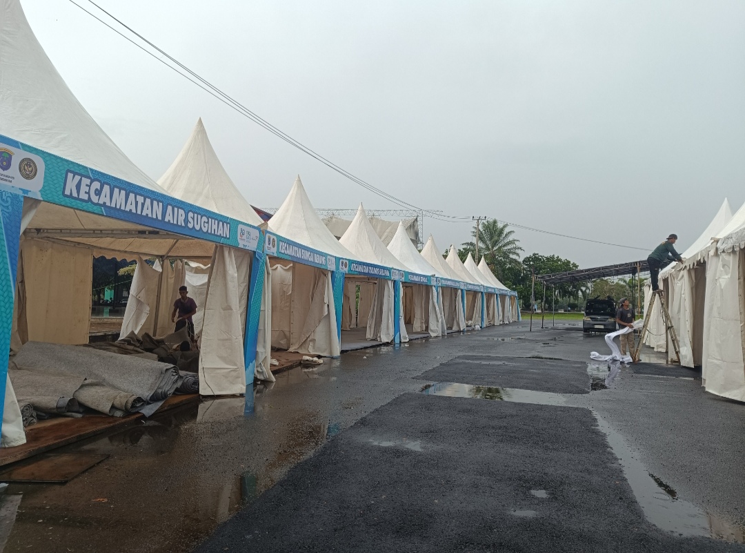 Stand Pameran OKI Fest Sambut HUT Kabupaten OKI Dikebut
