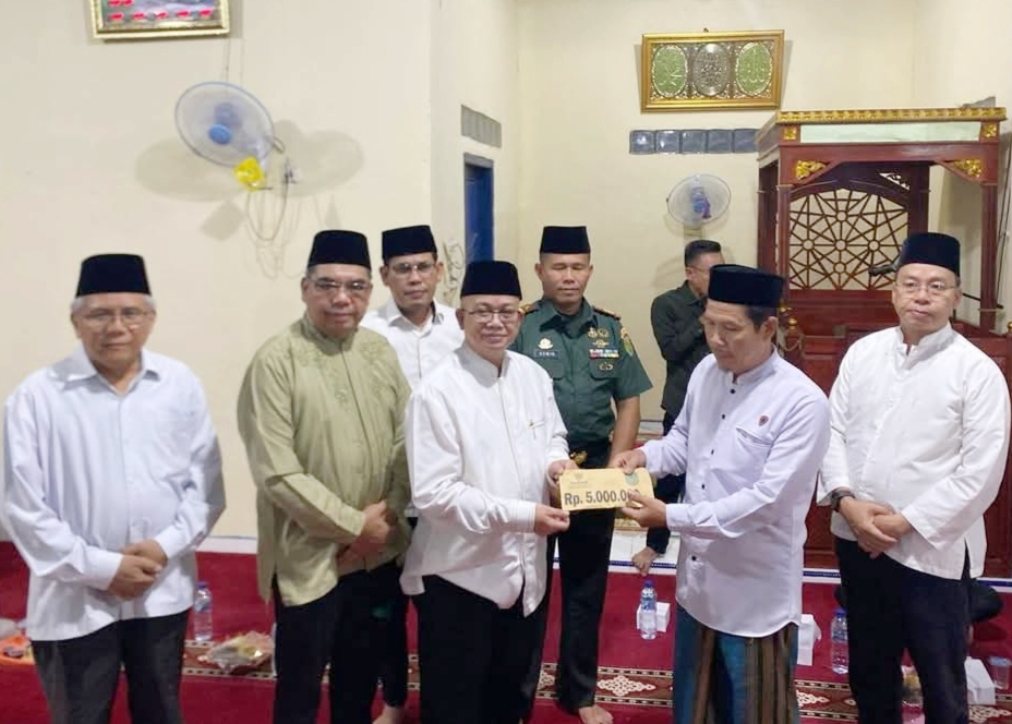 Sekda Ogan Ilir Wakili Bupati OI Hadiri Safari Ramadan di Desa Kuang Dalam Barat