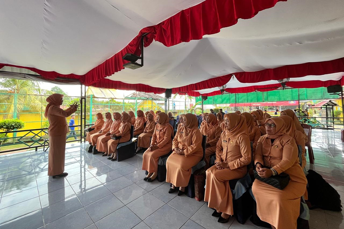 Dharma Wanita Lapas Narkotika Muara Beliti Pererat Silaturahmi Lewat Arisan