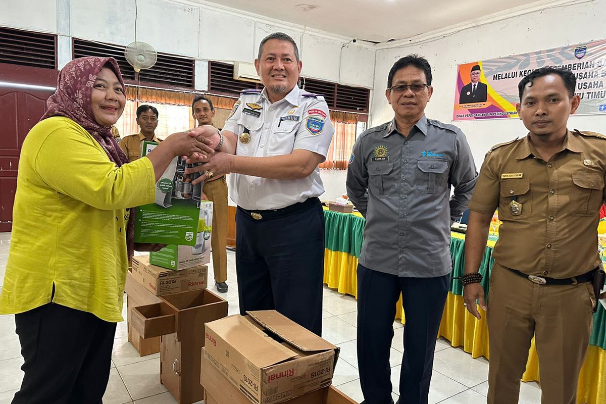 Pemkab OKU Timur Salurkan Bantuan Peralatan Jamu Tradisional untuk Wira Usaha Baru