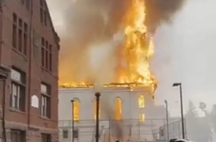 Allah Murka! Gereja di Boston Terbakar Tiba-Tiba, Sedang Ada Pernikahan LGBT?