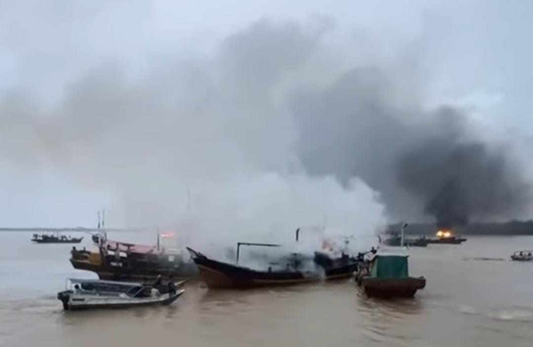 4 Perahu Nelayan Ludes Terbakar di Perairan Sungsang Banyuasin Usai Hidupkan Mesin Genset, Korban Jiwa?