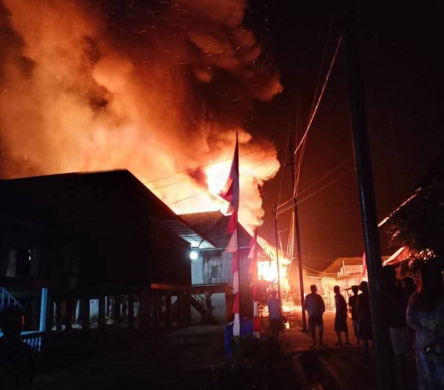 Kebakaran Dahsyat di Desa Ulak Kerbau Lama Ogan Ilir Telan 5 Rumah Warga, Kerugian Capai Rp 3 Miliar