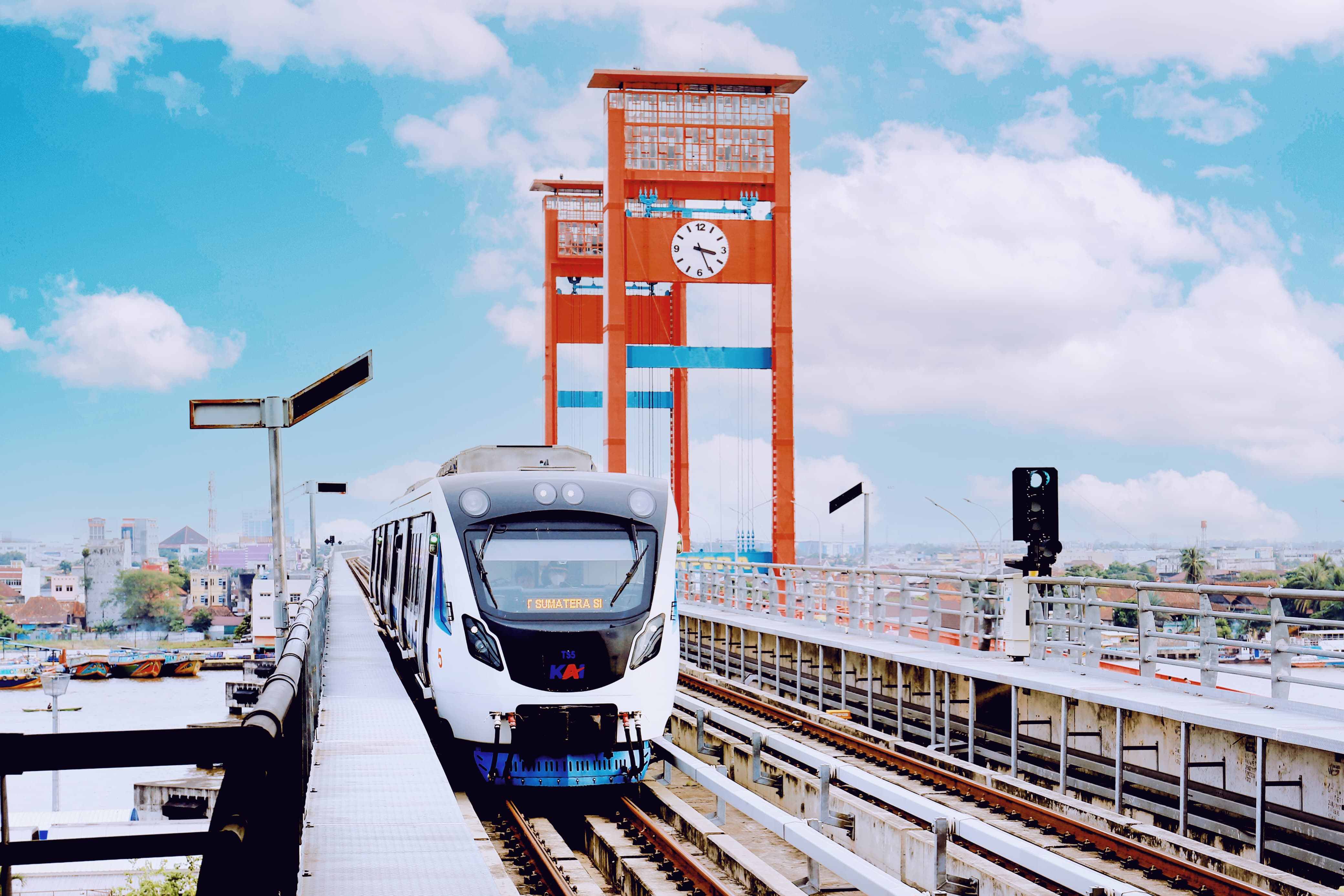 Liburan ke Palembang? Jangan Lewatkan Pemandangan Jembatan Ampera dari LRT Sumsel