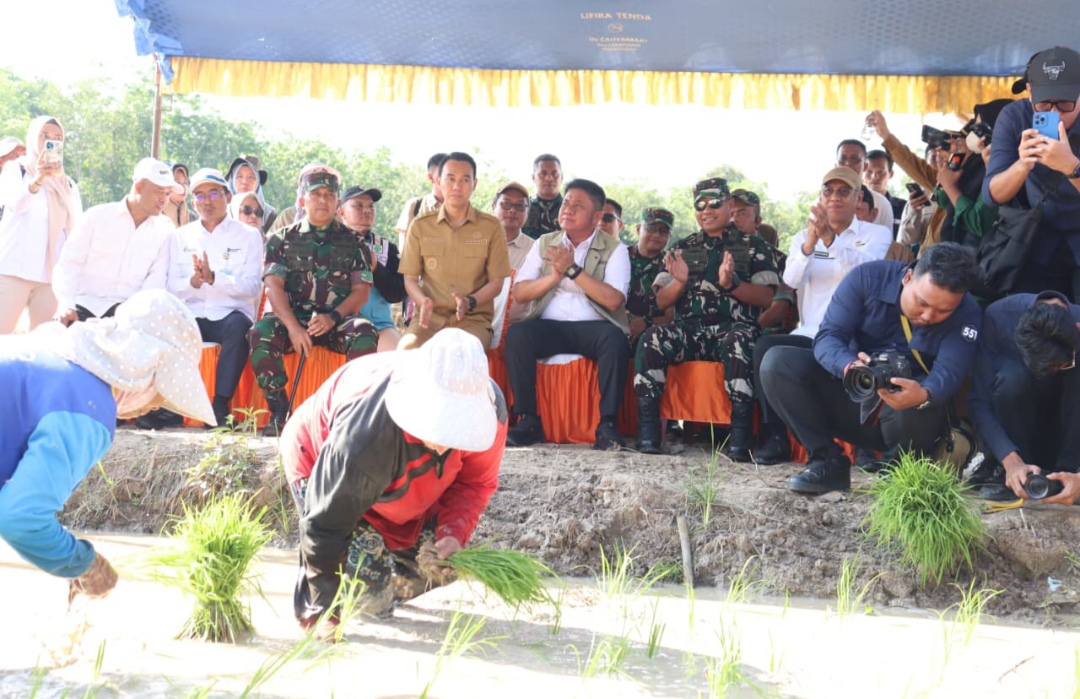 Hadapi El Nino, Gubernur dan Danrem Tanam Padi di Kabupaten OKI sebagai Lokus Percepatan 