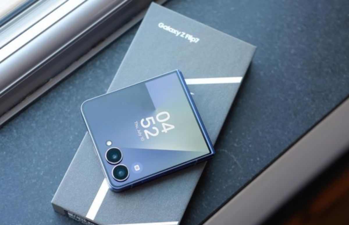 Samsung Galaxy Z Flip7 Hadirkan FlexWindow 4,1 Inci dan Gemini Live! Ponsel Lipat Tipis, Performa Makin Gesit!