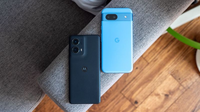 Motorola Edge 2024 Versus Google Pixel 8a: Perbandingan Desain, Layar dan Perangkat Keras 