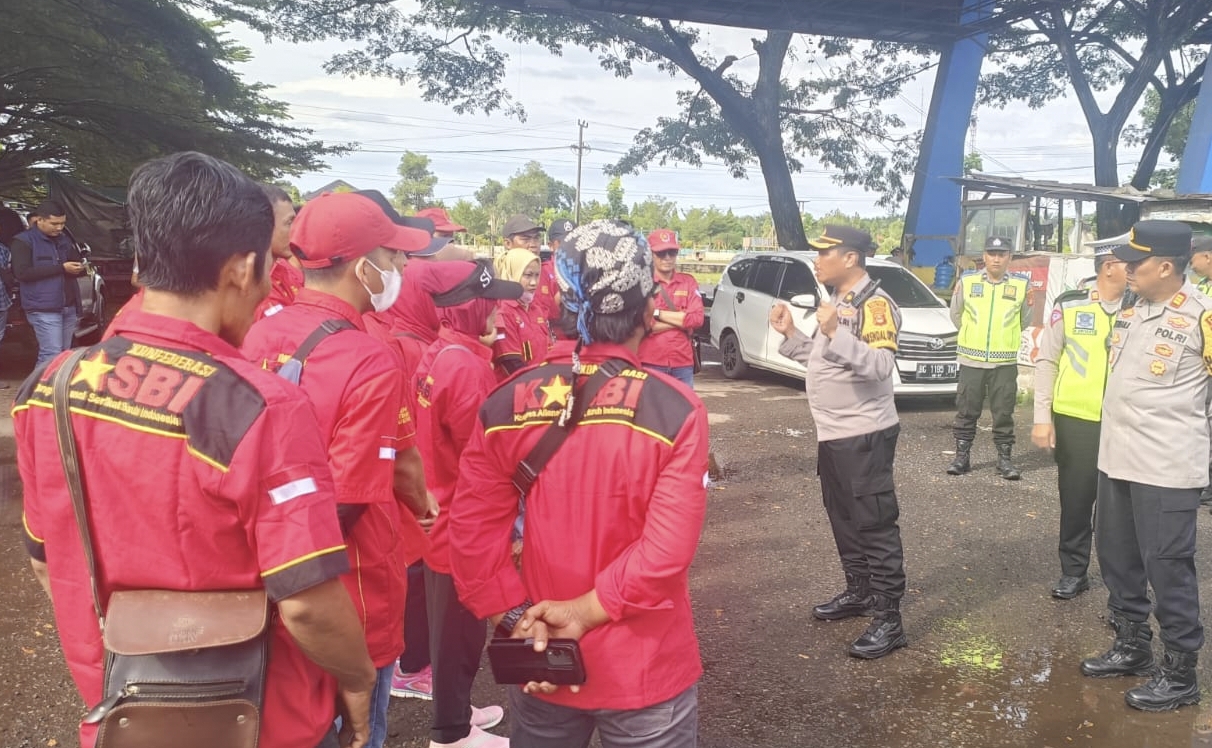 Peringati Hari Buruh Nasional, Polres Ogan Ilir Gelar Apel Siaga dan Pengamanan Aksi Massa