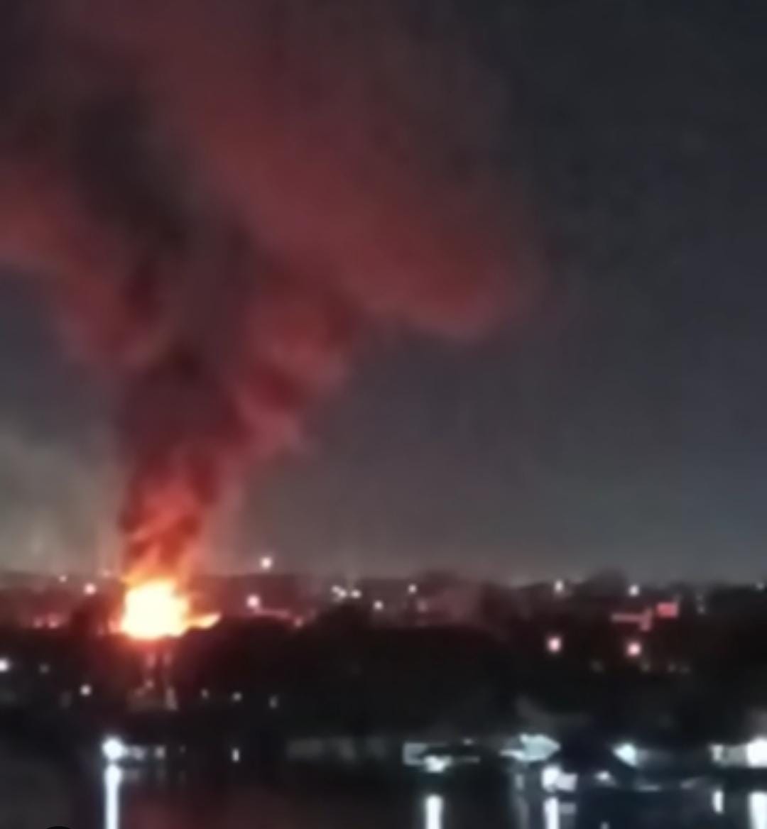 Kebakaran di 3 Ulu Palembang Senin Malam Api Membumbung Tinggi, Rumah Dua Lantai Jual Gas
