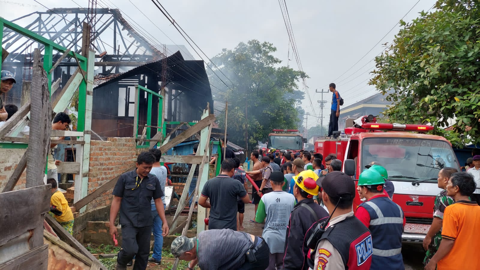 Api Hanguskan Satu Rumah di Hoktong Plaju, Diduga Akibat Korsleting Listrik  