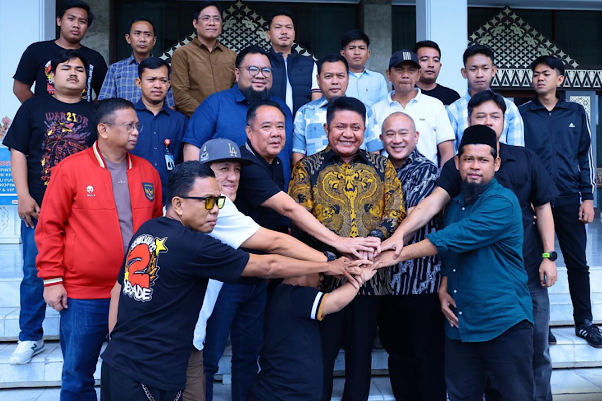 Herman Deru Suport  Manajemen dan Suporter Demi Kebangkitan Sriwijaya FC Dari Zona Degradasi